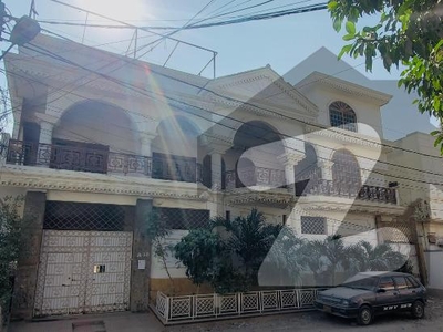 Spacious 8-Bedroom House for Sale in Gulshan-e-Iqbal, Block 4A Gulshan-e-Iqbal Block 4A