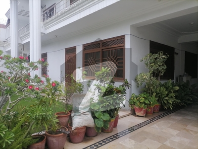 Well Maintained House Is Available For Sale In Gulshan Block 9 Gulshan-e-Iqbal Block 9