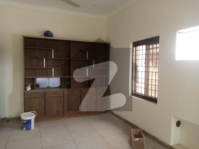 01 KANAL FULLY RENOVATED UPPER PORTION LOWER PORTION LOCKED AVAILABLE FOR RENT DHA Phase 1 Block M