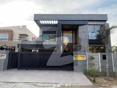 1 KANAL DESIGNER HOUSE FOR SALE IN OVERSEAS A BLOCK BAHRIA TOWN LAHORE Bahria Town Overseas A