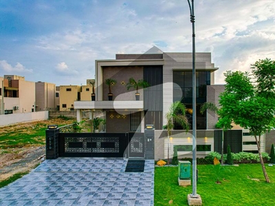 10 MARLA HOUSE WITH MODREN FLAIR AND A LARGE PARK VIEW NEAR TO PARK AND MOSQUE DHA Phase 7