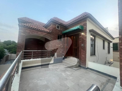 10 Marla Modern House For Sale In Bahria Town ,Lahore Bahria Town Sector B