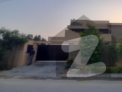 1000 YARDS BUNGALOW ON SALE IN PHASE 8 DHA Phase 8