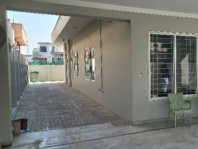 1Kanal Beautiful house for sale in F15 Islamabad