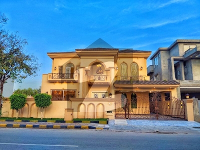 25 Marla Designer Bungalow Up For Sale Bahria Town Phase 7