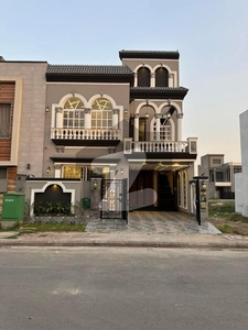 5 MARLA BEAUTIFUL LAVISH HOUSE LOOKING FOR A NEW OWNER IN BAHRIA TOWNLAHORE Bahria Town Block BB