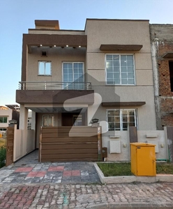5 MARLA BRAND NEW LUXURY DESIGNER BEAUTIFUL FULL HOUSE AVAILABLE FOR SALE VERY GOOD MOST PRIME LOCATION Bahria Town Phase 8 Block M