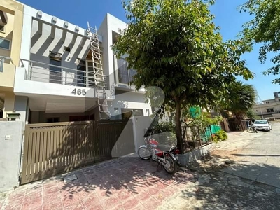 5 MARLA USED LUSH NEAT AND CLEAN CONDITION HOUSE AVAILABLE FOR SALE DOUBLE STORE SINGLE UNIT Full House Bahria Town Phase 8