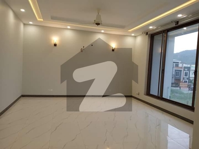 BEAUTIFUL LUXURY UPPER PORTION FOR RENT D-12