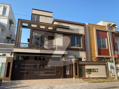 Designer 10 Marla Modern House Available For Rent Bahria Town Lahore Bahria Town Overseas B