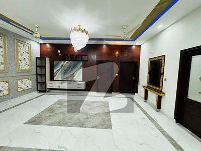 FACING PARK 10 MARLA HOUSE WITH 45 FEET FRONT AVAILABLE FOR SALE Wapda Town Phase 1