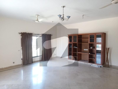 G-11 BEAUTIFUL 600 YD UPPER PORTION 3 BEDROOM ATTACHED BATHROOMS HUGE DINNING LOUNGE TV LOUNGE KITCHEN GAS/ ELECTRIC METRES SEPARATE 2 CAR PARKING REASONABLE RENT G-11