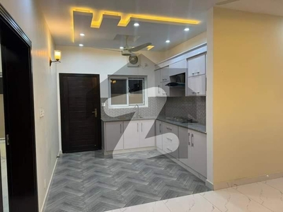 Good Location Brand New House Rent Available In Top City Bed+ 6 Bathroom + 2 Drawing Room 2 Dining 2 Kitchen+1 Servant Quarter 3 Big Car Parking Top City 1