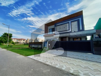 KANAL MANSOOR NABI DESIGNE MODERN STYLE HOUSE SALE DHA Phase 8 Block V
