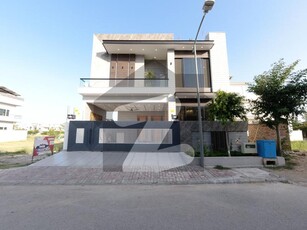 Make Your Dream Come True In TOP CITY :10 Marla House For Sale Top City 1 Block D