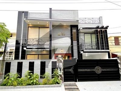10 Marla Double Storey Beautiful House For sale in R Block Model Town Lahore Model Town