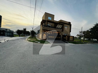 10 MARLA GOOD LOCATION HOUSE AVAILABLE FOR SALE IN UET HOUSING SOCIETY Nasheman-e-Iqbal Phase 1