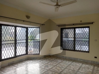A 3200 Square Feet Lower Portion In Islamabad Is On The Market For rent I-8/4