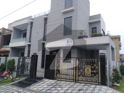 Dream Home! 10 Marla Beautiful Corner House For Sale On 60 Feet Road At Lowest Price Tariq Gardens