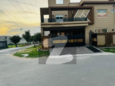 IDEAL LOCATION, 10 MARLA BRAND-NEW HOUSE AVAILABLE FOR SALE IN UET HOUSING SOCIETY Johar Town