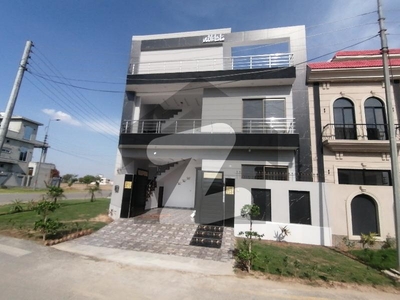 Looking For A Good Location House In Lahore Central Park Block E