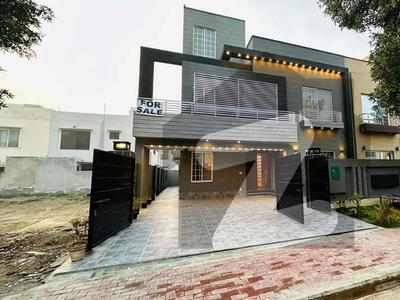 Luxurious Designer 10 Marla brand new House For Sale in Bahria Town Lahore Bahria Town Sector E