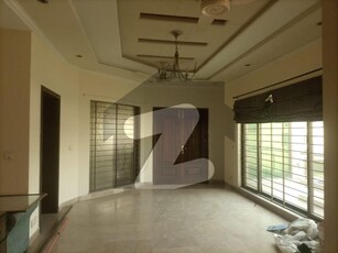 01 KANAL BEAUTIFUL UPPER PORTION AVAILABLE FOR RENT AT VERY HOT LOCATION DHA Phase 5 Block G