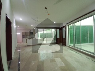 BARAND NEW PORTION SEPRET GATE ONE KANAL UPPER PORTION AVAILABLE FOR RENT IN DHA PHASE 1 , DHA Phase 1 Block P
