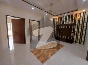 240 yard Ground floor portion 3 bed Drawing Lounge kitchen out Class location Best for couple small Family KDA Officers Society