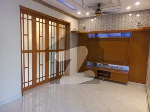 600 Yard Upper Portion Just Like New 4 Bed Rooms With Servant Room Near National Stadium Aga Khan Hospital KDA Officers Society