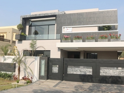 1 Kanal Elegant Bungalow For Sale In Phase 5 DHA Lahore