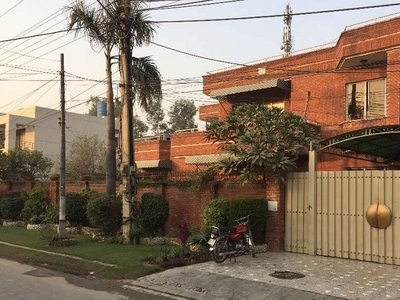 1 KANAL House Is Available For Sale In A Block Model Town Lahore