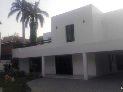 2.5 Kanal House for sale in Lahore Cantt