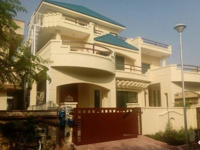 500 SQ YARD 8 BEDROOM NEW House For Sale In E-11 Islamabad