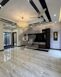 1 kanal luxury upper Portion for rent hot location bahria original pictures Bahria Town Sector C