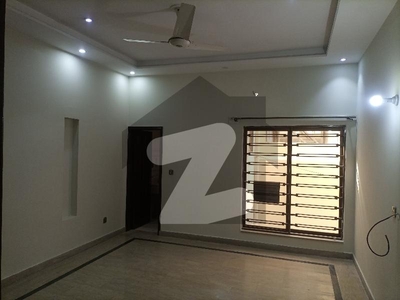 10 MARLA LIKE NEW 3 BED ROOMS IDEAL LOCATION EXCELLENT UPPER PORTION FOR RENT IN BAHRIA TOWN LAHORE Bahria Town Overseas A