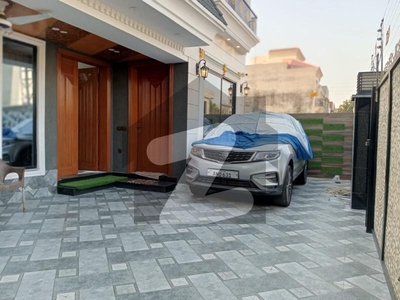 10 Marla Stylish House For Rent In Bahria Town Lahore Bahria Town