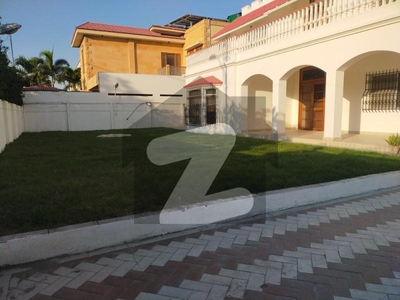 1000 Sq Yards Bungalow Available For Rent Near To Zamzama Park Phase 5 DHA Karachi DHA Phase 5