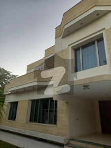 1000 Sq Yards Ground Plus 1 Bungalow Well Maintained With Huge Car Parking For COMMERCIAL Use Shahra-e-Faisal