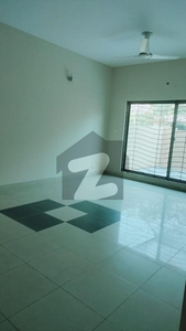 12 MARLA 4 BEDROOMS COL HOUSE AVAILABLE FOR RENT Askari 11 Sector B
