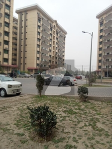 14 MARLA LUXURY APARTMENT AVAILABLE FOR RENT Askari 11 Sector B Apartments