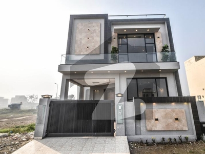 5 MARLA ULTRA MODERN DESIGN HOUSE AVAILABLE FOR RENT DHA 9 Town
