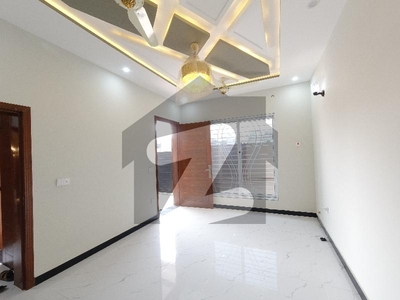 8 MARLA BEAUTIFUL BUILT 2ND TO CORNER HOUSE FOR SALE Faisal Town F-18