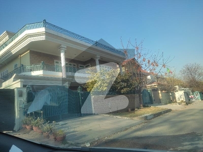F-7 House Available 60x100 Close And Street Near Market And Markaz 5+5 Bedrooms 2 Houses Build In This Plot 2 Gate F-7