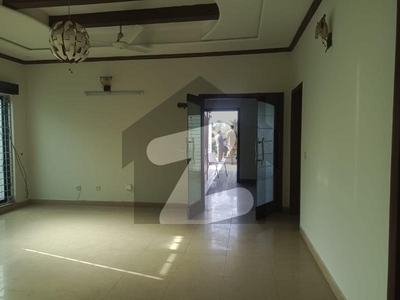 Facing Park Kanal Awesome Upper Portion Available For Rent in DHA Phase 4 Block CC DHA Phase 4 Block CC