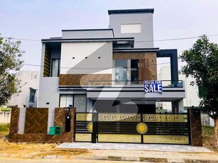 10 Marla Luxurious Designer brand new House For Sale in Bahria Town Lahore Bahria Town Janiper Block