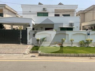 24 MARLA HOUSE IS AVAILABLE FOR SALE IN FALCON COMPLEX GULBERG Askari 5