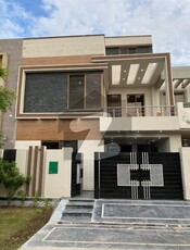 5 Marla Beautiful TWO SIDE OPEN FRONT AND BACK PARK HOUSE IS AVAILABLE FOR SALE Bahria Nasheman Sunflower