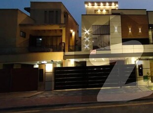 A BEAUTIFUL 10 MARLA HOUSE FOR SALE IN QUAID BLOCK BAHRIA TOWN LAHORE Bahria Town Quaid Block