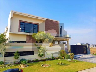 A well Design house is up for sale near Raya Golf club in lahore DHA Phase 7 Block Y